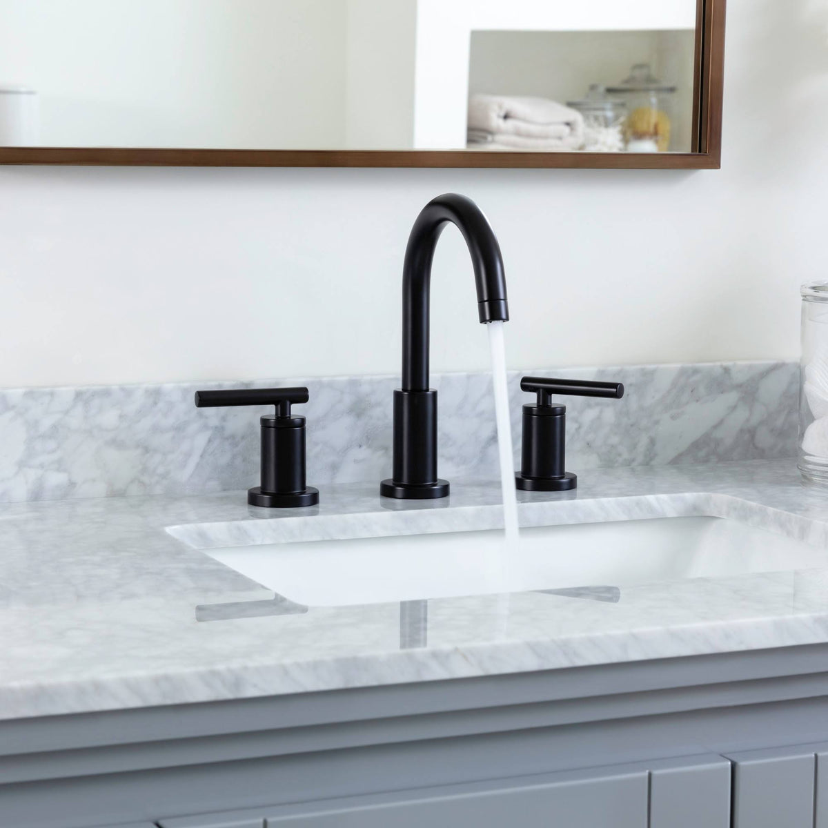 Polished Chrome Widespread Bathroom Faucet M353