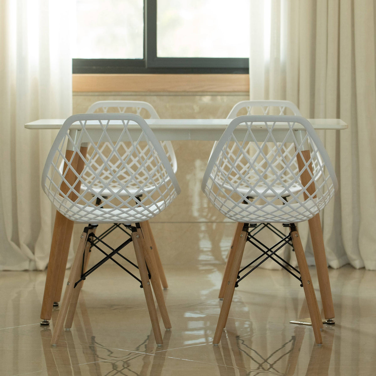 Black Set of 4 Plastic Dining Chair U974