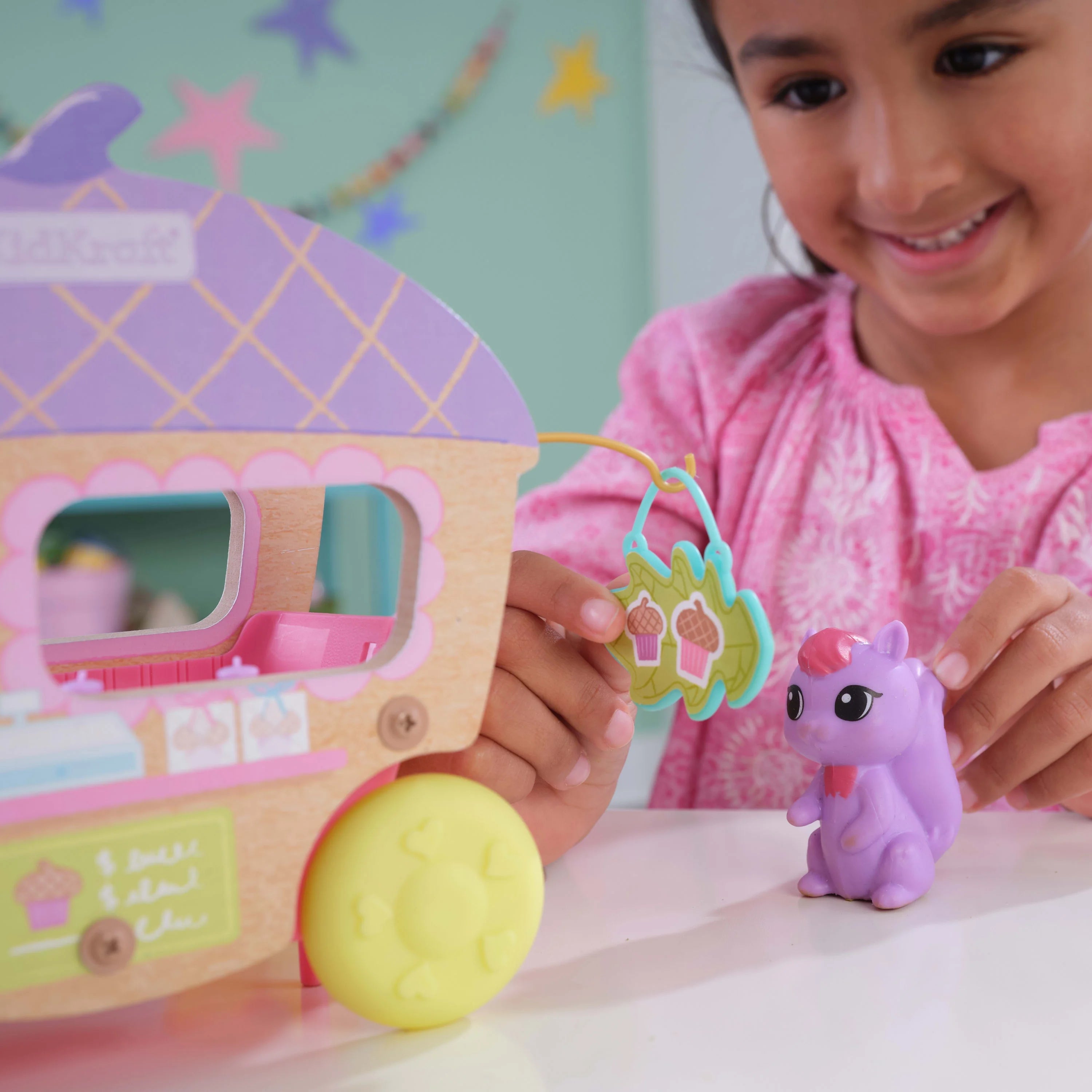 Wooden Acorn Food Truck Play Set with 7 Accessories I71166