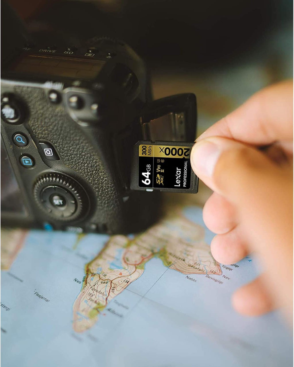 64GB SDXC UHS-II Memory Card with Reader & Case Q366